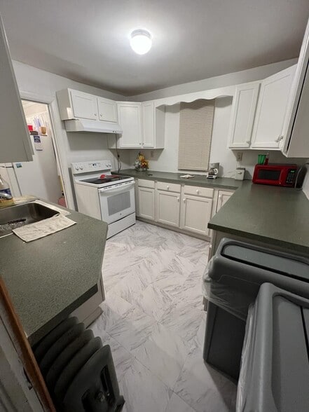 Kitchen entrance - 110 Florence Ct