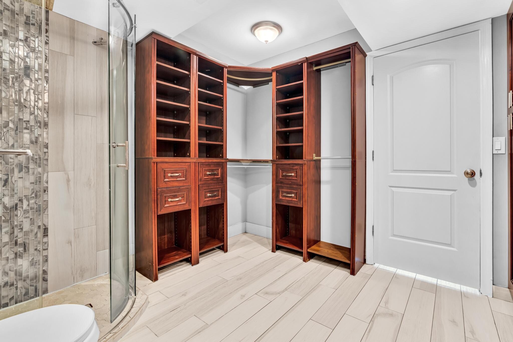 Building Photo - 2851 N Oakland Forest Dr