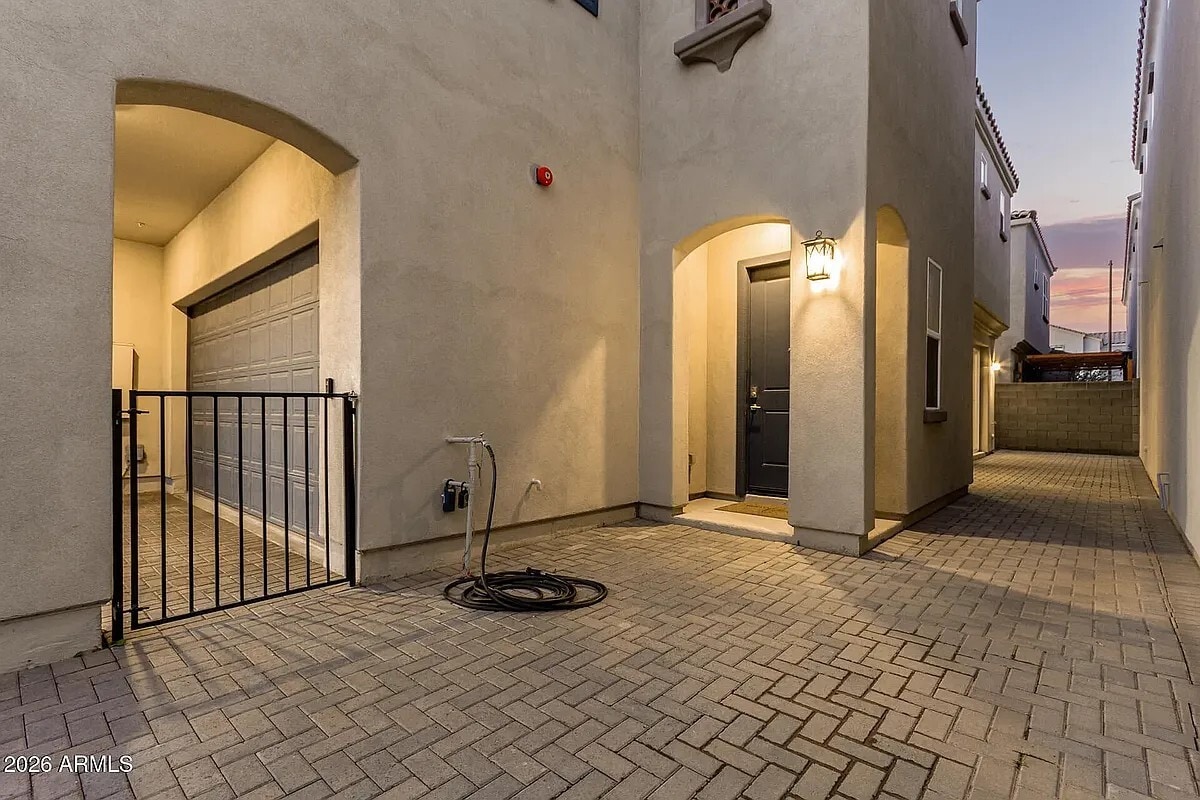 Building Photo - 1476 E Shannon St