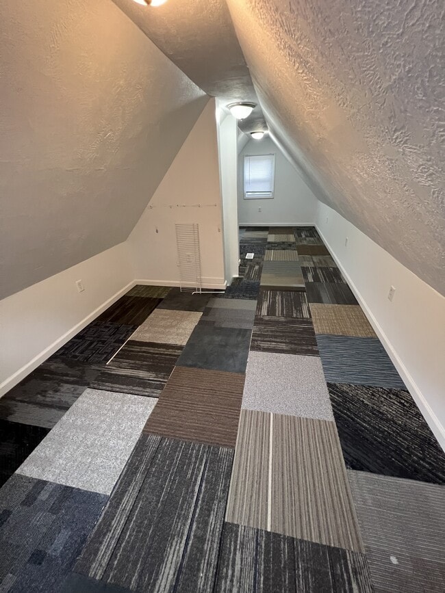 Building Photo - 1216 Bensch St