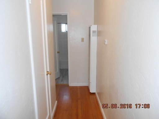 Building Photo - One Bedroom Apartment located near the UC ...