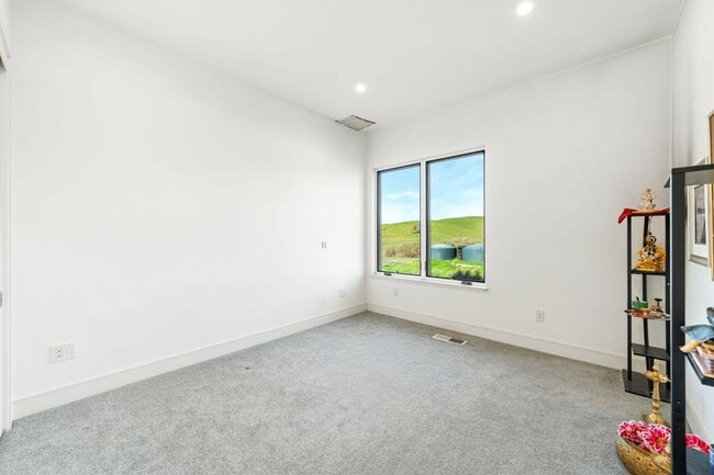 Building Photo - 7778 Laguna Heights Ct