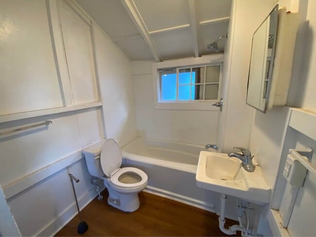 Building Photo - 33 Poni Pl