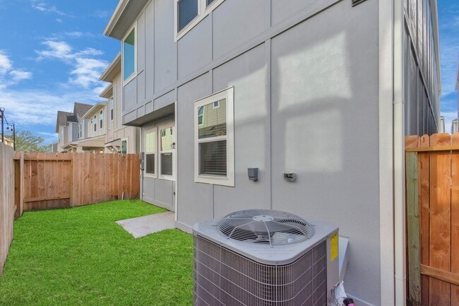 Building Photo - 1526 Parkland Oak Dr