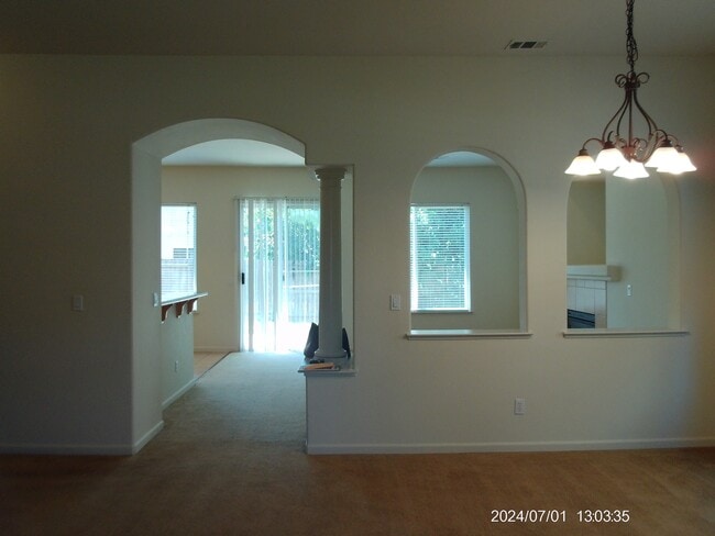 Building Photo - 634 Falling Rock Ct