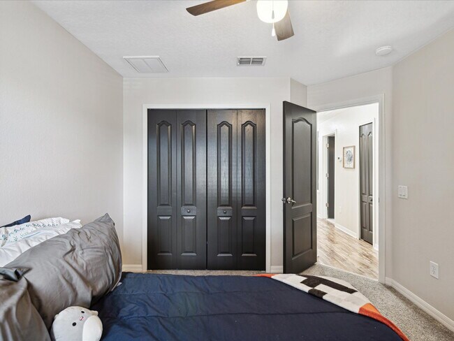 Building Photo - "Charming 3-Bed, 3-Bath Haven with 1810 Sq...