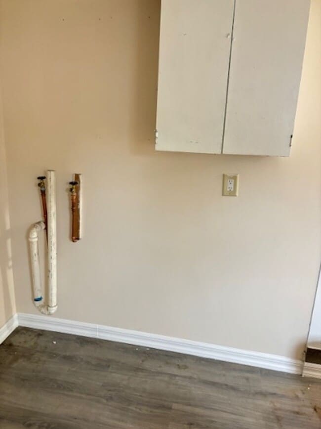 Building Photo - 710 E University Ave