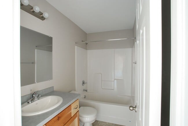 Building Photo - 3163 Sullivan Lp