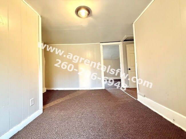 Building Photo - 4 Bedroom House