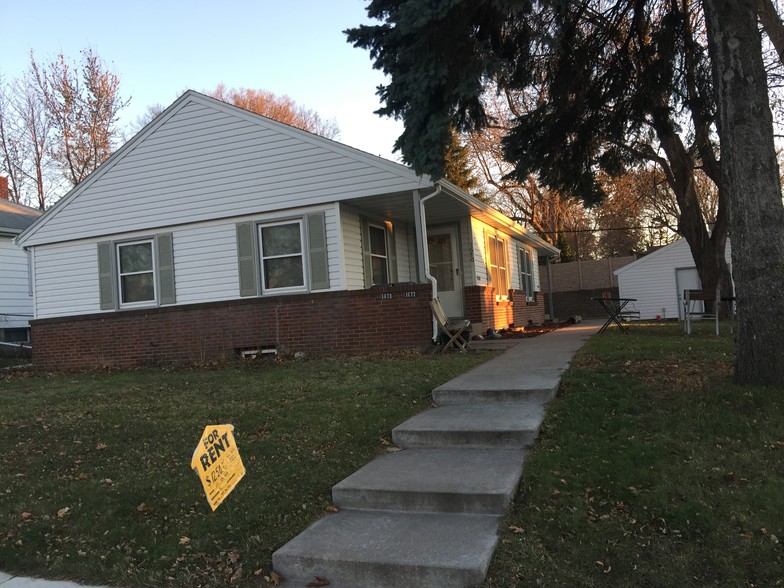 Front yard - 1672 Ford Pkwy