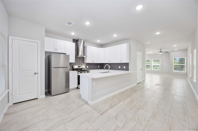 Building Photo - 7987 Chateau St