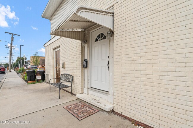 Primary Photo - 139 Brighton Ave