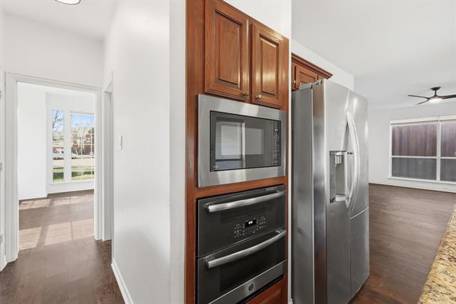 Building Photo - 836 Lakeview Cir