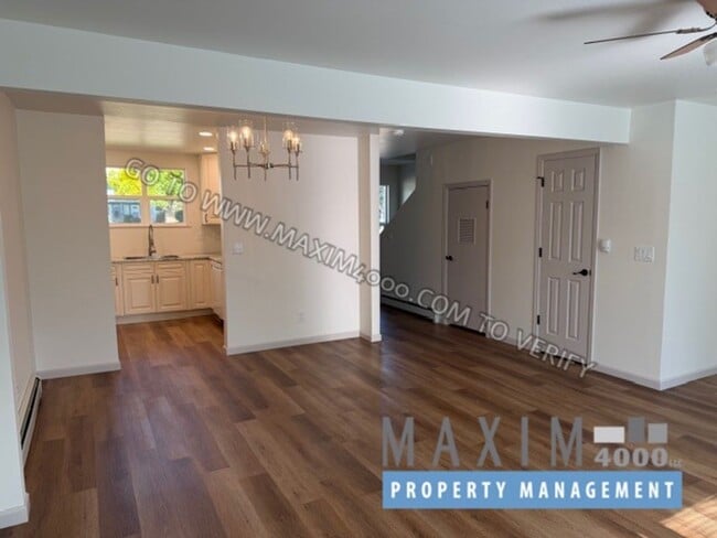 Building Photo - 2721 Patterson Rd