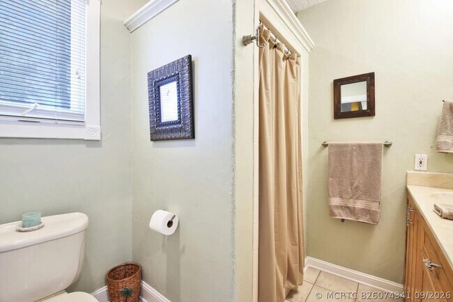 Building Photo - 607 Flamingo Dr