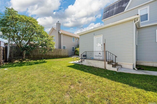 Building Photo - 223 Hickox Ave