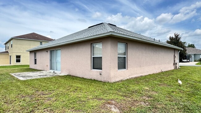 Building Photo - Split Floor plan 3/2 in Poinciana