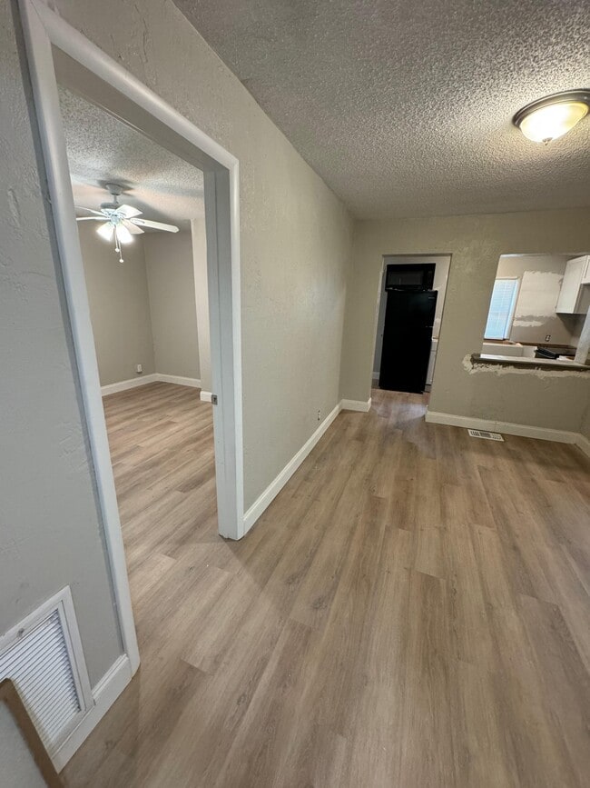 Building Photo - 601 Vera St