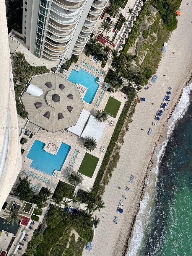 Building Photo - 16047 Collins Ave