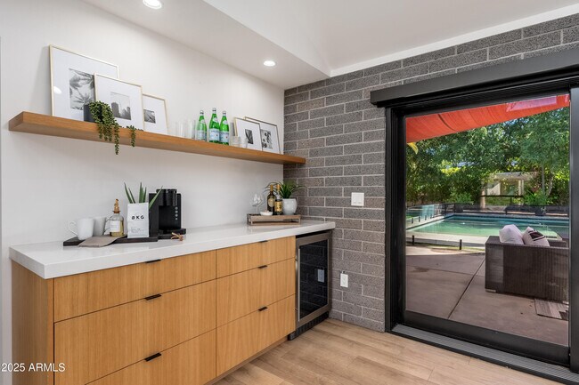 Building Photo - 4421 E Earll Dr