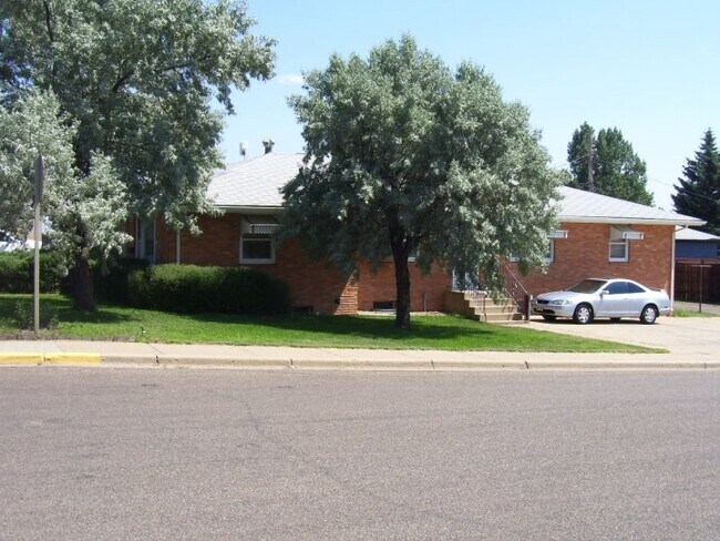 Building Photo - 1467 W Villard St