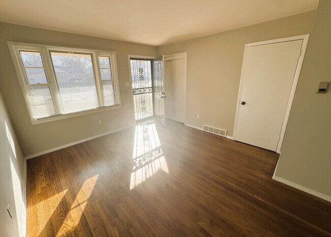 Building Photo - 4956 Owen Rd