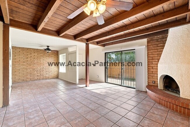 Building Photo - Spacious Three Bedroom/Three Bath Townhome