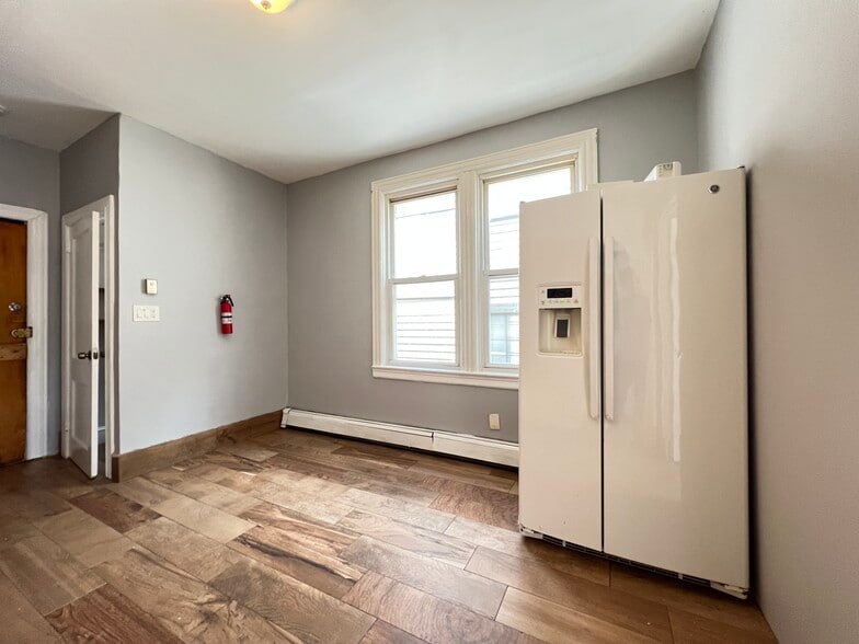 Building Photo - 68 Stegman St