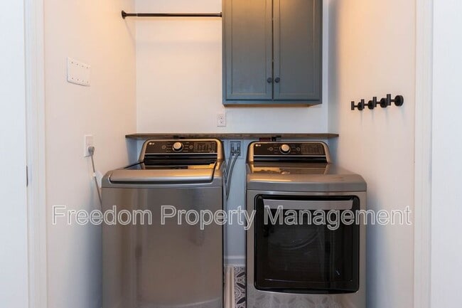 Building Photo - 17002 Beveridge Dr