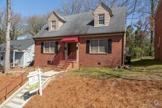 Building Photo - Spacious 1 Bedroom Duplex in Trinity Park,...