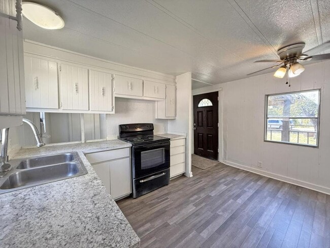 Building Photo - 6227 Forest Acre Cir N