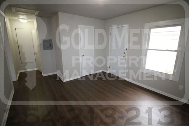 Building Photo - 711 W Avenue C