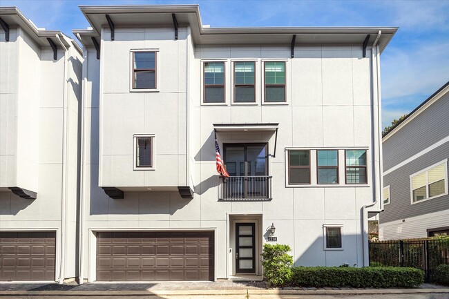 Building Photo - 1214 W 25th St