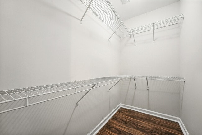 Building Photo - 7811 River Field Dr