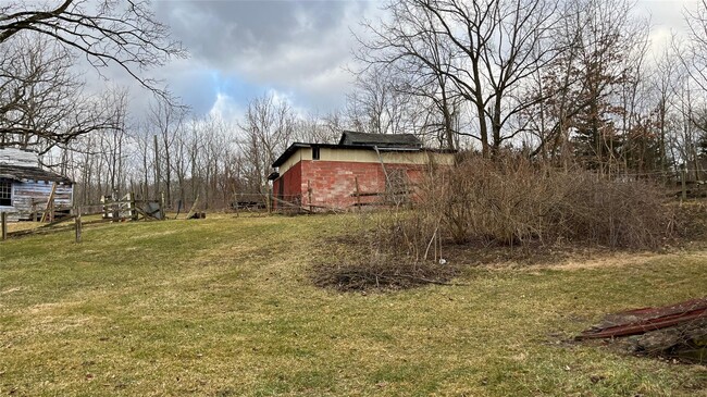 Building Photo - 131 S Putt Corners Rd
