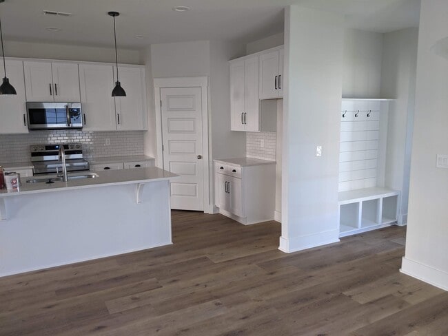 Building Photo - 2178 Hospitality Ln