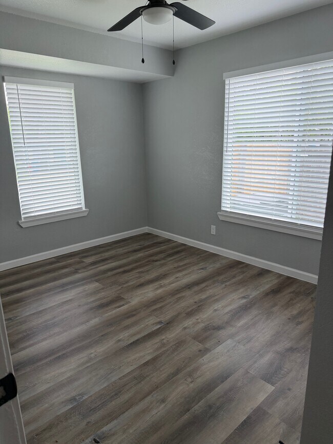 Building Photo - 12 Pershing Dr