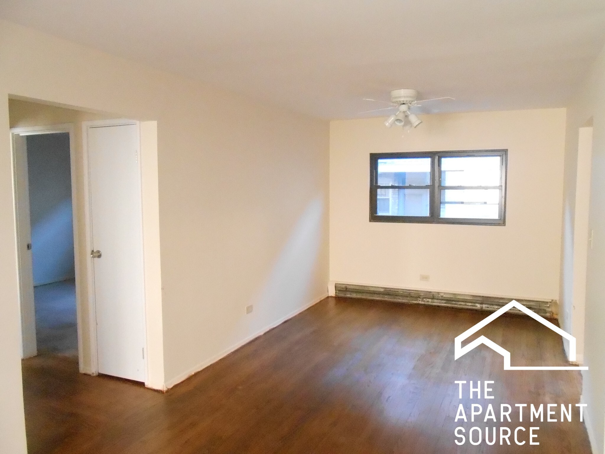 Building Photo - 1644 W Sherwin Ave