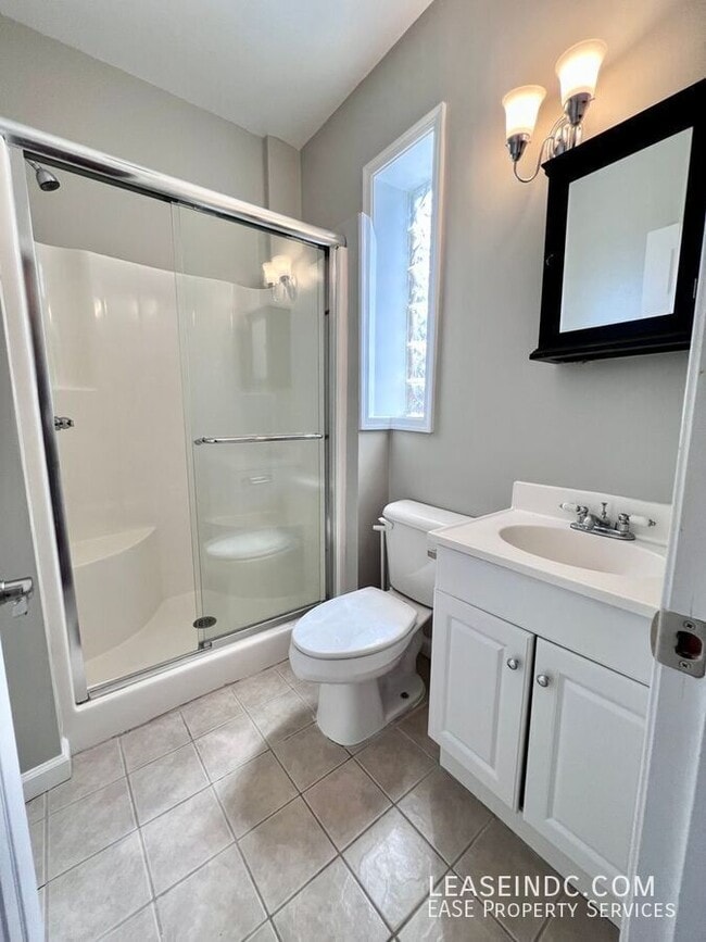 Building Photo - 1016 11th St NE