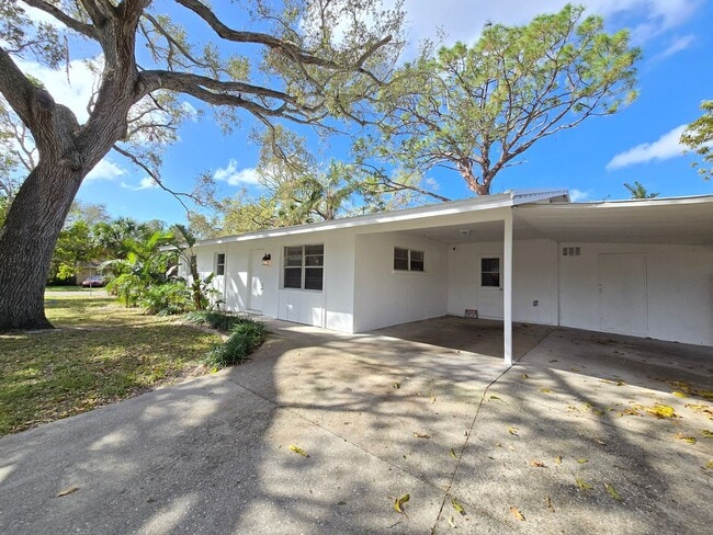 Building Photo - South Sarasota/ Gulf Gate 3 bed/ 1 bath Ho...