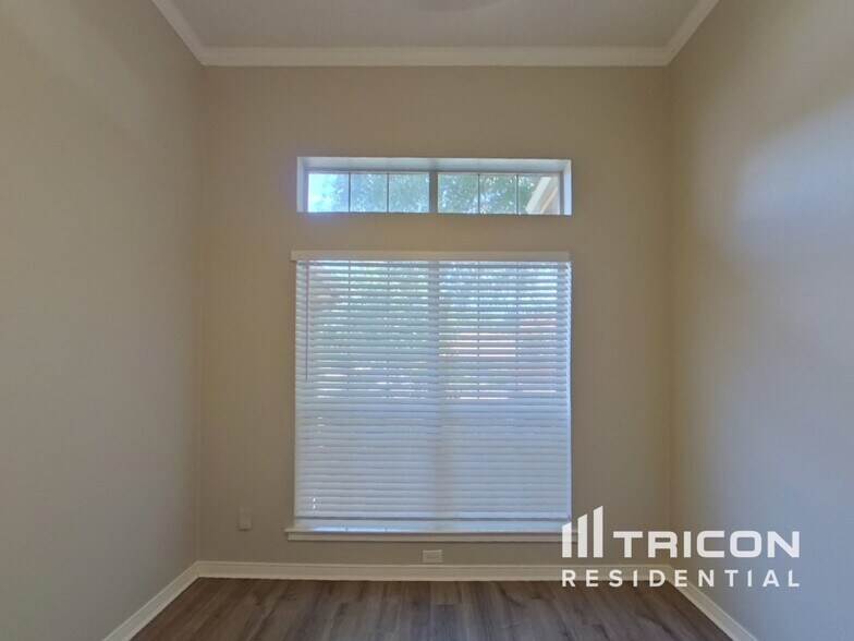 Building Photo - 2708 Hemingway Dr