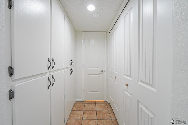 Building Photo - 2155 S 14th Ave
