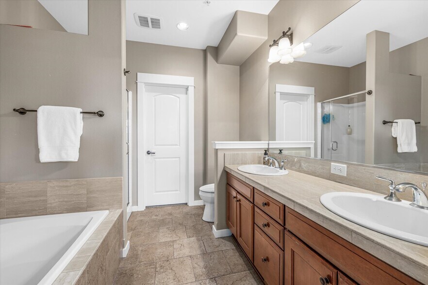 Building Photo - 3640 SW Baird St