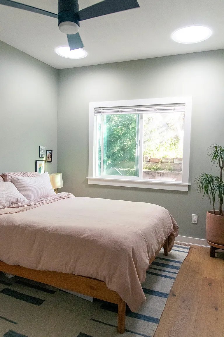 Building Photo - 647 Academy Rd