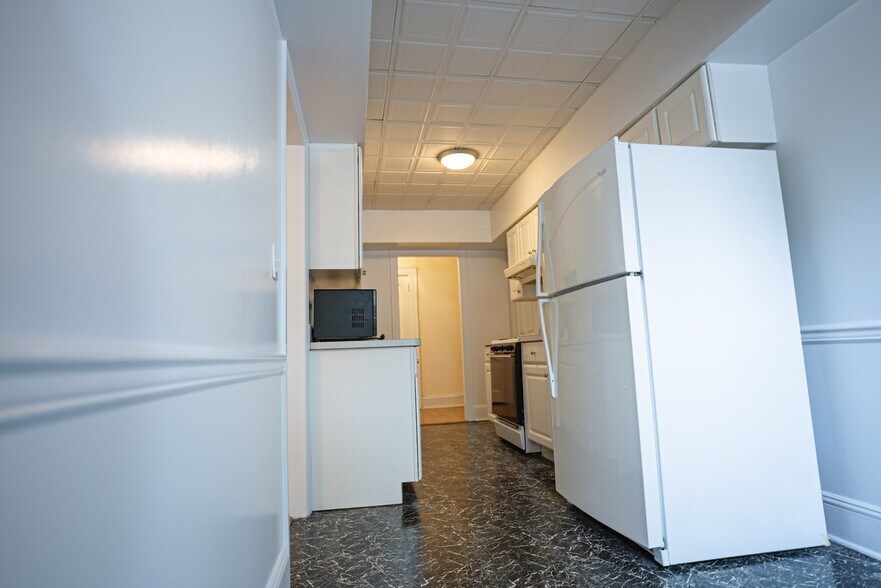 Building Photo - 218 Broad Ave