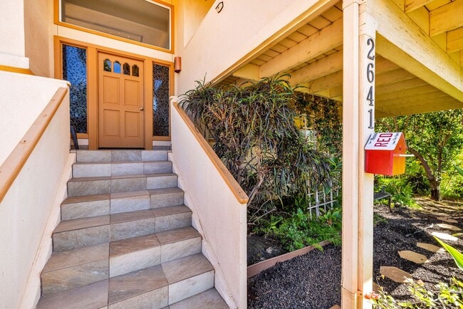 Building Photo - Single-family home with upstairs & downstairs rentals