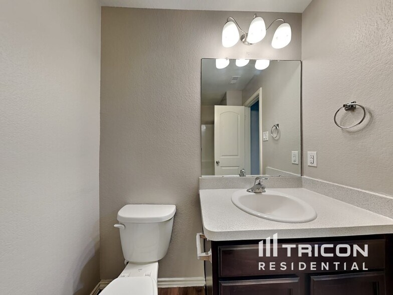 Building Photo - 15426 Rancho Joya Wy