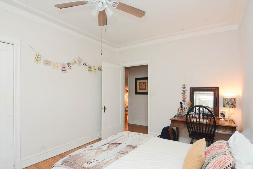 Building Photo - 1400 W Rosemont Ave