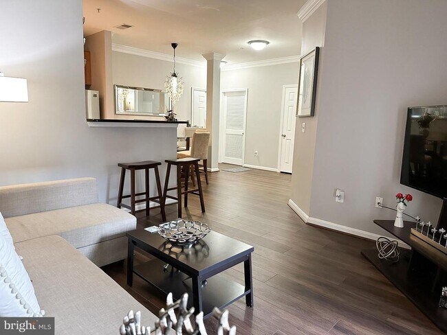 Building Photo - 4850 Eisenhower Ave