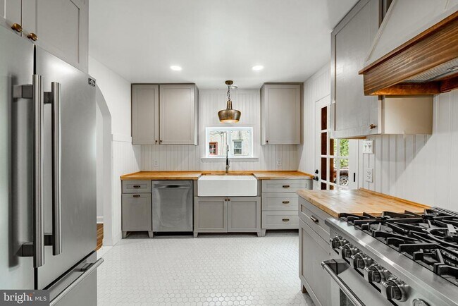 Building Photo - 539 Northbrook Rd